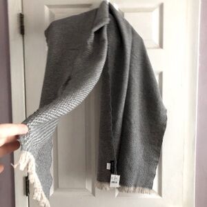 Cashmere wool NWT Made in Italy Scarf Paolo Mariani Gray Natural Bloomingdales